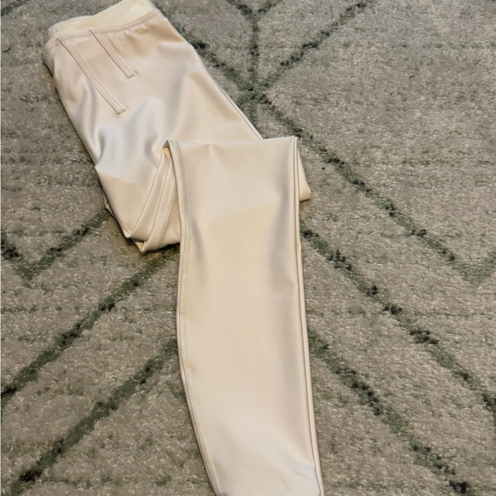 Alo Yoga - Airlift High-Waist 7/8 Corset Legging in Ivory Size XS - Picture 2 of 4